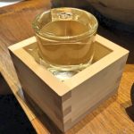 日本酒をグラスと升に入れてなみなみと注がれる「もっきり」の飲み方はコレ！