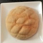 「ロン・ポワン（丸の内店）」カリカリメロンパンはほんのりミルクの味がする、シンプルで優しい味