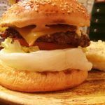 「ウーピーゴールドバーガー」超粗挽きの牛肉が本当にヤバイ! 本格的アメリカンバーガーと世界のビールも楽しめるお店